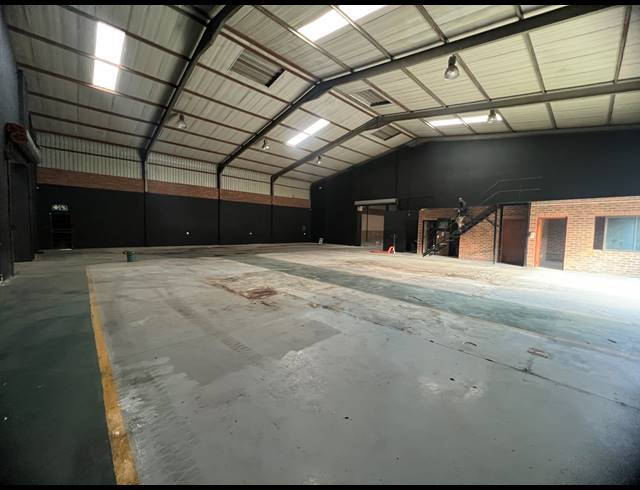 1,300M² WAREHOUSE TO LET IN ALRODE SOUTH
